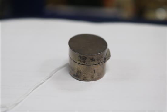 A George III silver oval nutmeg grater by Thomas Wilmore, Birmingham, 1797, 46mm.